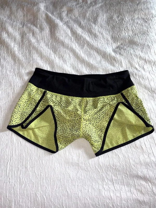 EXCELLENT Lululemon Run Speed Low Rise Shorts Lined Dash Yellow Black 8 - Image 3