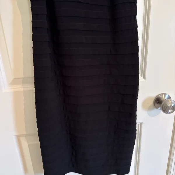 Xscape Cocktail Dress W White Satin Halter And Black Pencil Bottom Size 10 - Image 3