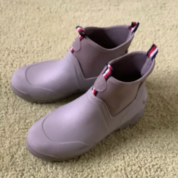 Tommy Hilfiger rain booties- easy to pull on / off - NEW condition ☔️☔️ - Image 2