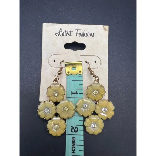 Light Yellow Cream Shimmer Rhinestone Gold Tone Flower Cluster Floral Earrings - Image 3