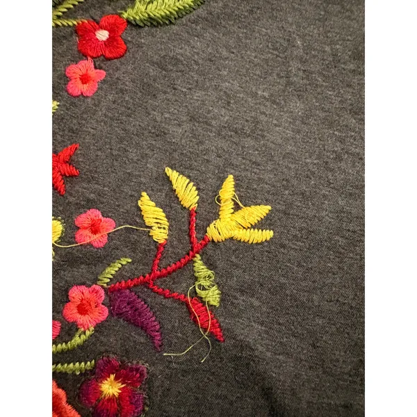 Johnny Was Gray Floral Embroidered Top Size Large - Image 8