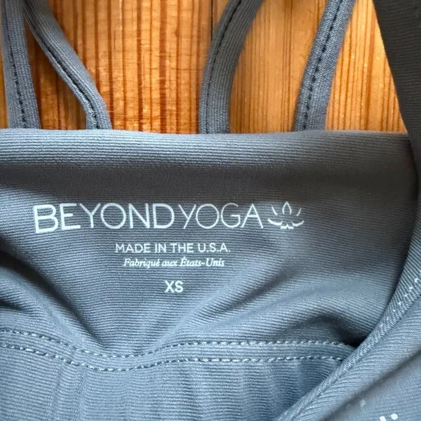 Beyond Yoga Alloy Strappy Cropped Tank in Stone Grey Silver Size XS - Image 4