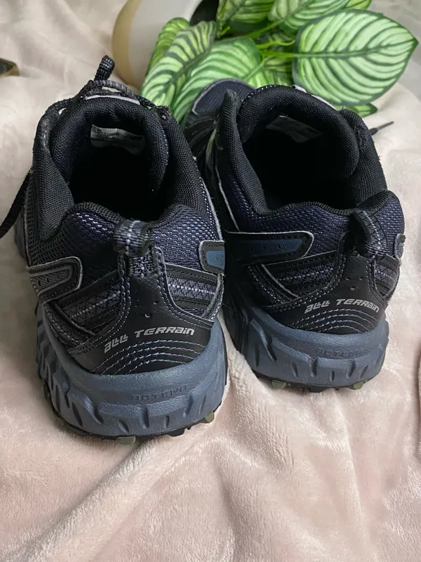 New Balance 410v5 Mens Sneakers Shoes Size 9.5 (used) - Image 4