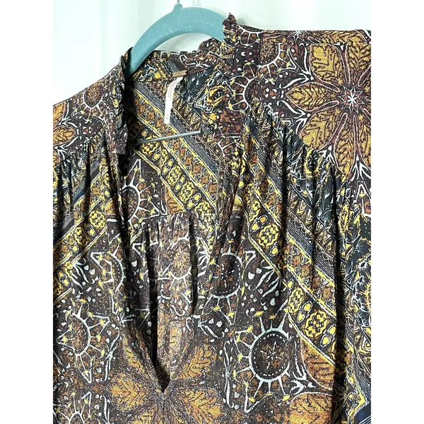 Free People Little Runaway Medallion Print Top Blouse Size Small Keyhole Neck - Image 6