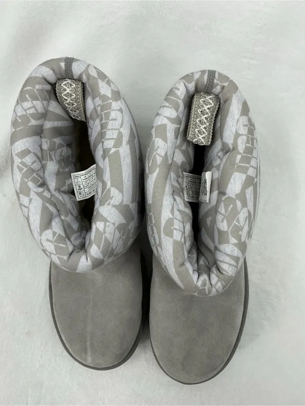UGG Women's Light Gray Suede Ankle Boots with Patterned Padded Cuff B37 - Image 2