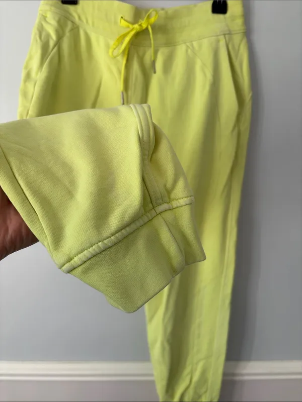 Lululemon Scuba High-Rise Cropped Jogger Sz 8 Wasabi Green Neon Yellow Athlete - Image 5