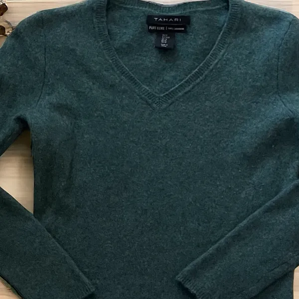 Tahari Cashmere Sweater - Image 2
