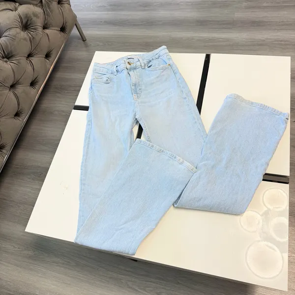 Zara High Waisted Flare Jeans Light Wash Size 6 EUR 38 - Image 4