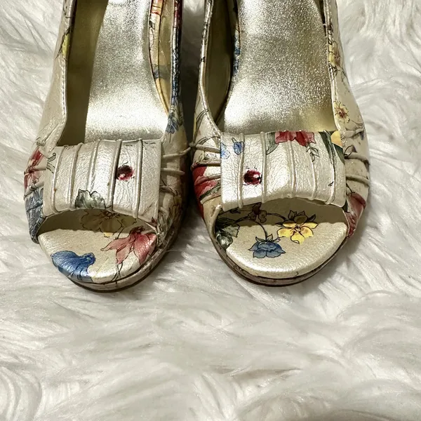 Steve Madden Y2K Floral Slingback Peep-toe Wedge Sz 7 - Image 3