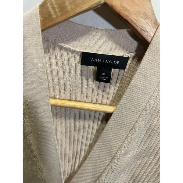 Ann‎ Taylor Sweater Vest Womens XS Beige Ribbed Knit Button Front Preppy Career - Image 4