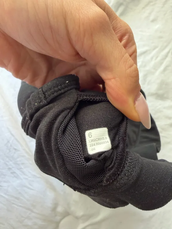 Lululemon Black Flow Y Bra Size 6 - Image 5