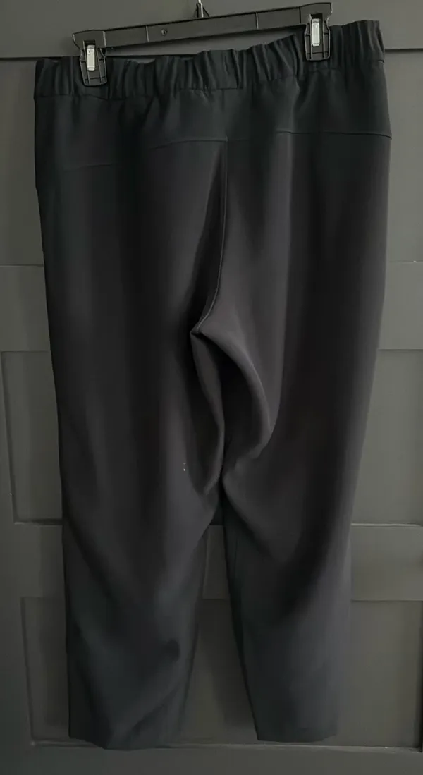 Lululemon On The Fly Pants 7/8 Size 12 - Image 2