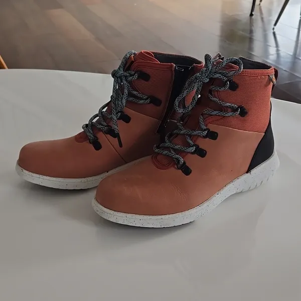 Bogs Women's Rust Pink and Black Ankle Boots Orange Size 7 - Image 3