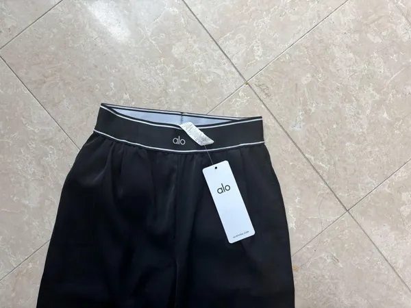 Alo Yoga Trousers - Image 11