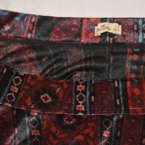 Hollister Co. Velveteen Exotic Print Skirt L - Image 3