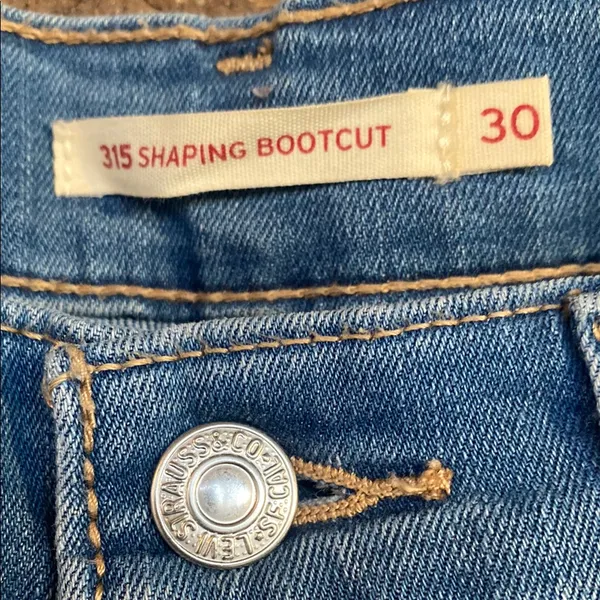 Levi's Classic Blue Flare Jeans - Image 2