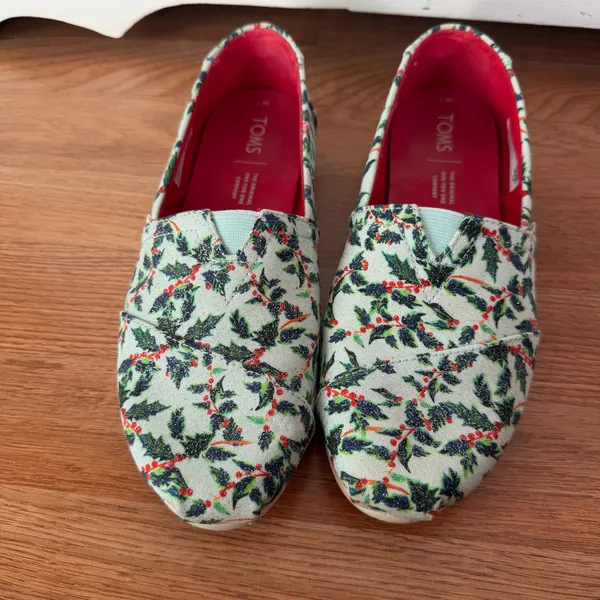 Tom’s Size 7 Mint Holly Jolly Slip Ons - Image 2