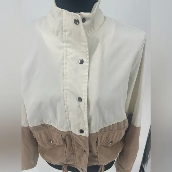 Blue pepper, women's tan and cream jacket, size‎ small - Image 8
