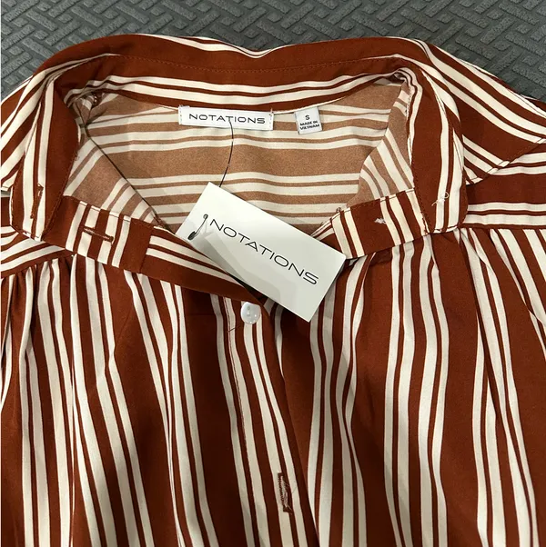 Notations brown and white button up top - Image 2