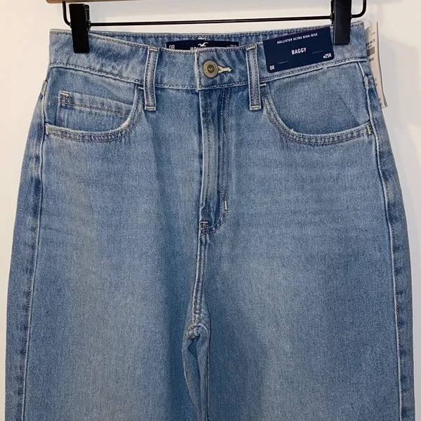 NWT!! Hollister Ultra High Rise Baggy Jeans Size 25R / 0R - Image 2