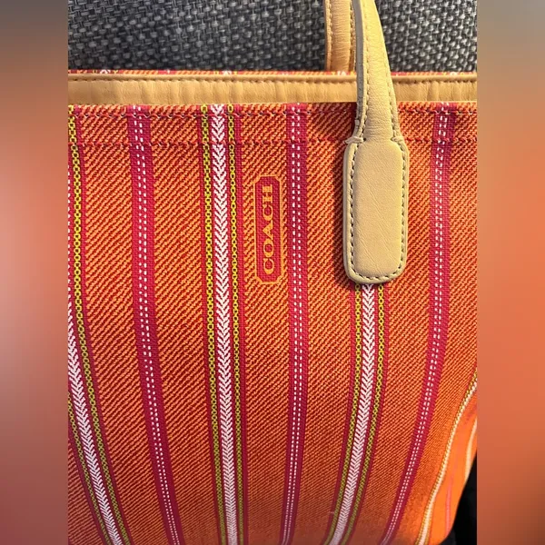 Coach Vintage Striped Orange& Pink Tote Bag with tan leather handles. Zip top - Image 2