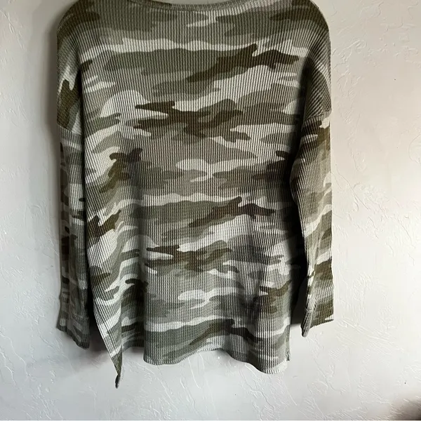 American Eagle Oversized Camo Thermal‎ Long Sleeve Top - Image 6