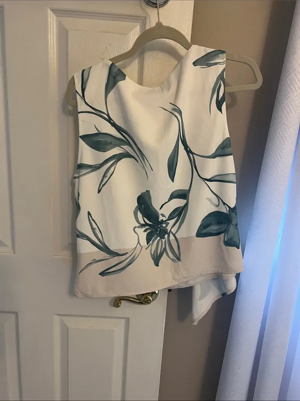Abercrombie & Fitch White Tank Top with Teal Floral Print - Image 5