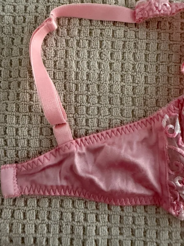 Victoria’s Secret pink lace heart Bra 36B - Image 5