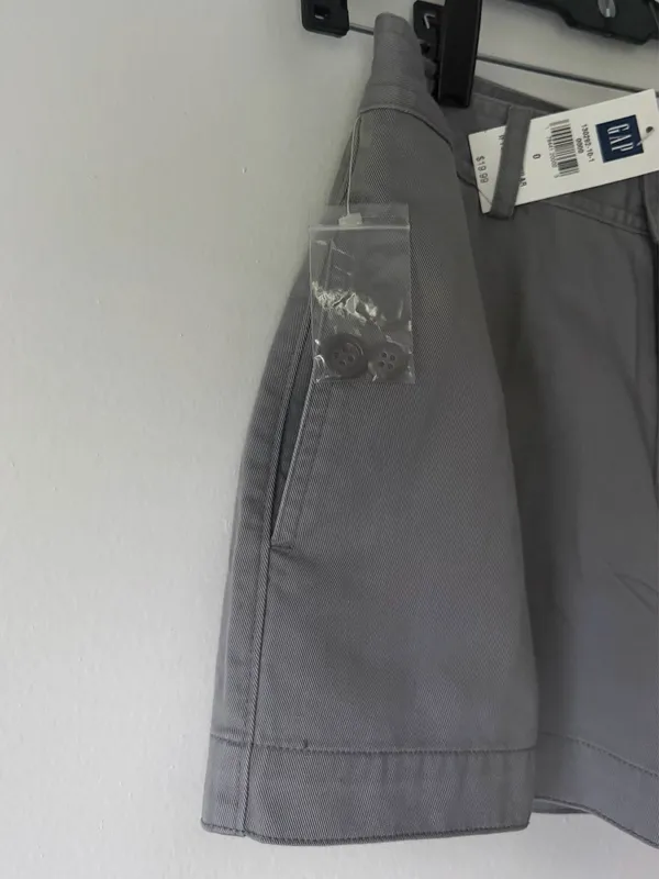 Gap Women’s Grey Chino Shorts - Image 2