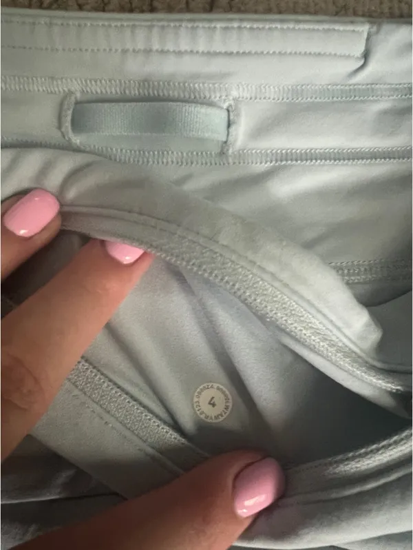Lululemon Shorts Speed Up 2.5" - Image 4