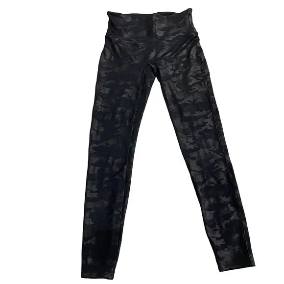 Spanx Faux Leather Camo Black Leggings Size Large‎ - Image 2
