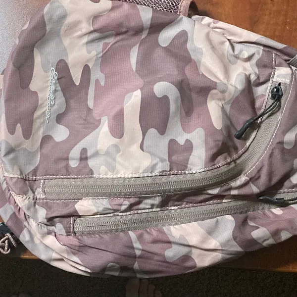 Eddie Bauer camo crossbody bag small - Image 2