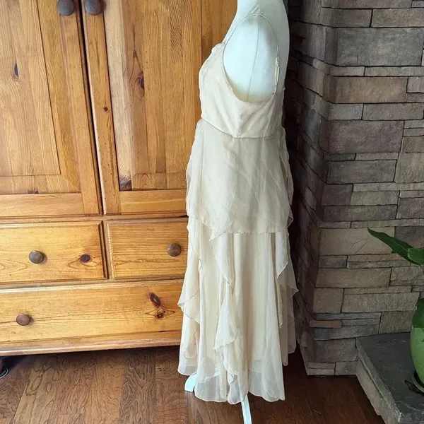 NWT. D.X Elegant Cream Layered Women's Dress. Size 8 - Image 2