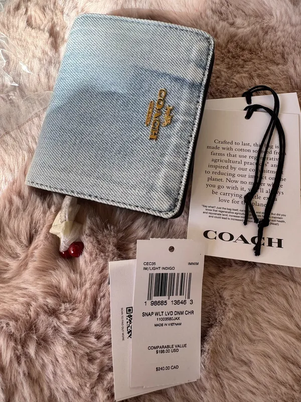 NWT Coach Snap Wallet In Loved Denim With Charm CEC35 denim/Gold/Light Indigo - Image 7