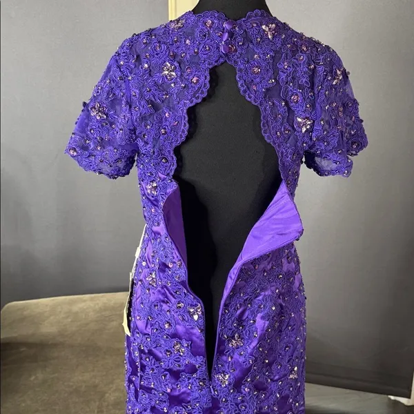 Women’s Purple Short Sleeve Formal Dress Lace Appliqué Zip Up Back Size 8 NWT - Image 5