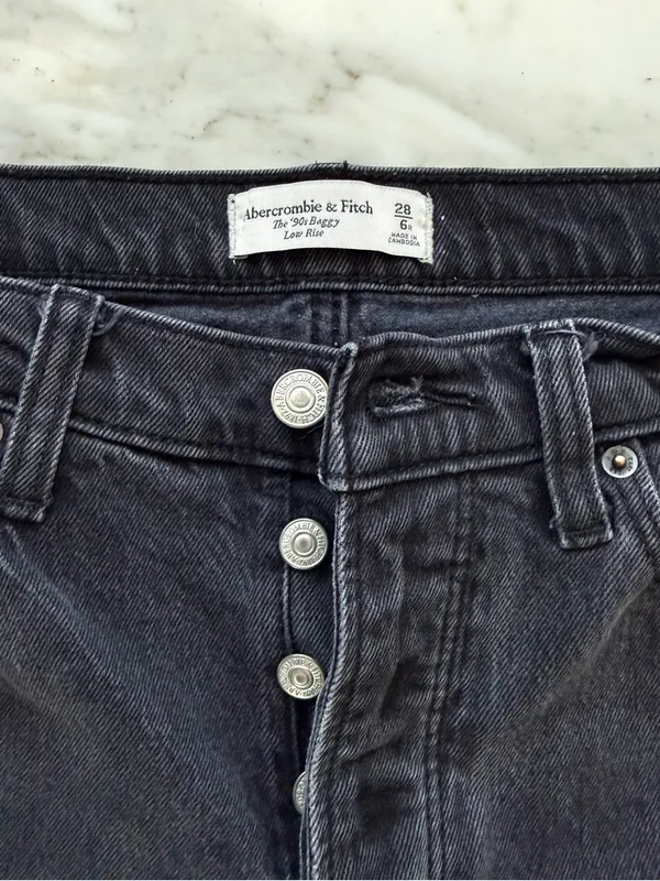 Abercrombie & Fitch Baggy Low-Rise Washed Black Jorts • Sz 28/6 - Image 4