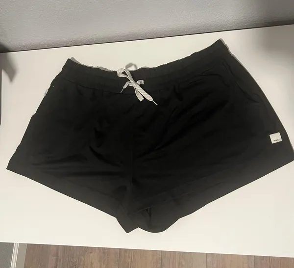 Vuori black shorts - Image 2