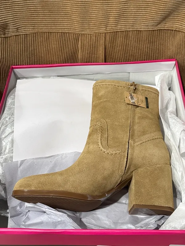 Vince Camuto Womens Pailey Beige Suede Zipper Ankle‎ Boots Shoes NWT - Image 5