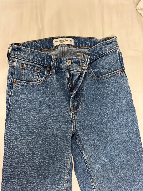 Abercrombie Mid-Rise Jeans 90s Straight - Image 3
