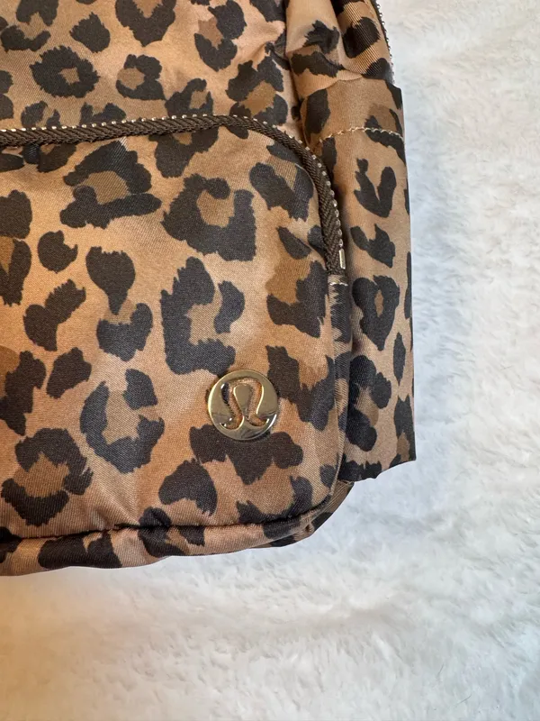 Lululemon everywhere backpack mini Aird prints with metal hardware - Image 2