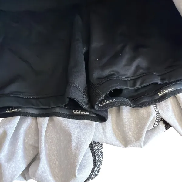 Lululemon Circuit Breaker Skort Frozen Fizz White Black Size 2 Tall 15" - Image 9