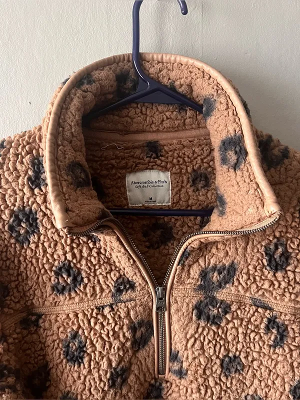 Abercrombie & Fitch Brown Leopard Sherpa Half Zip Sweater Size Medium - Image 4