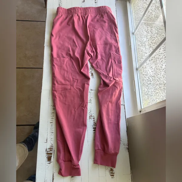 Scope scrubs set in pink- Thea 8 pocket jogger and Harry 1 pocket top - Image 10