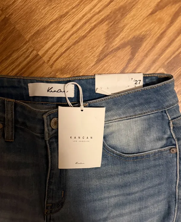 KanCan Estilo Mid Rise Super Skinny Jeans in Light Wash size 7/27 - Image 2