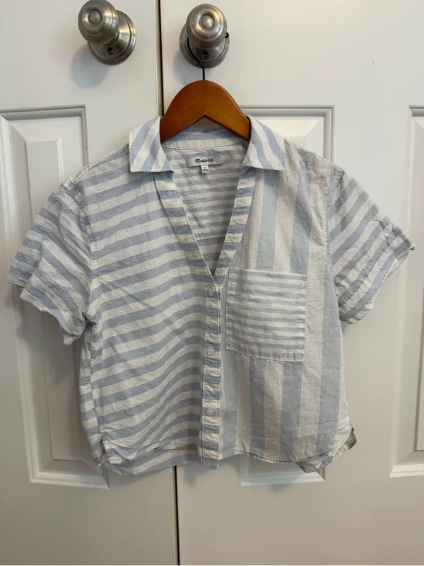 Madewell Cropped Y-Neck Button Up Shirt in Weathered Blue Mixed Stripe Size XS - Image 3