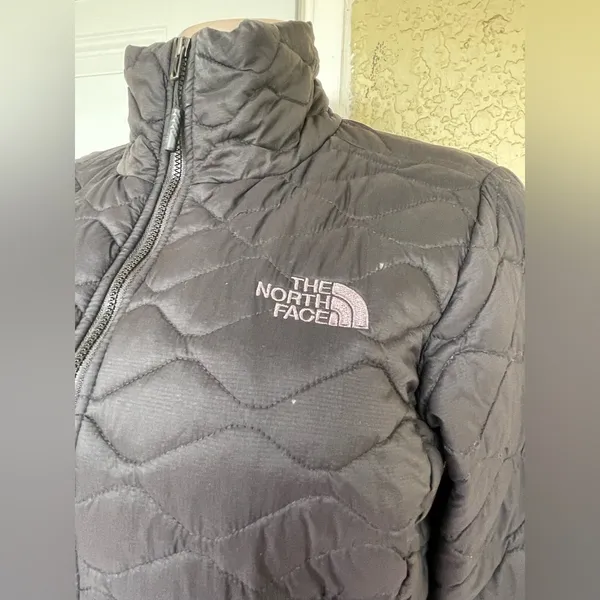 The North Face Women's Black Puffer Jacket - Image 4