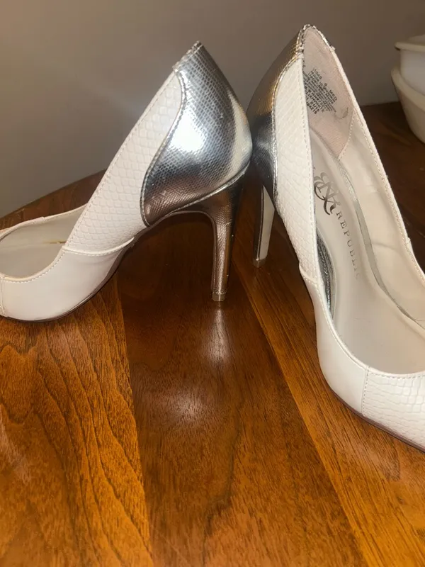 Rock & Republic faux snake skin and silver heels size 6 woman’s dress shoes - Image 5