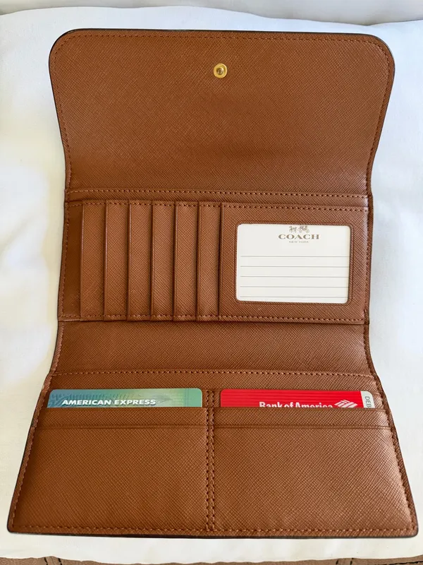 Coach Tan Signature Brown Wallet With Gold Accent 🩷 - Image 10