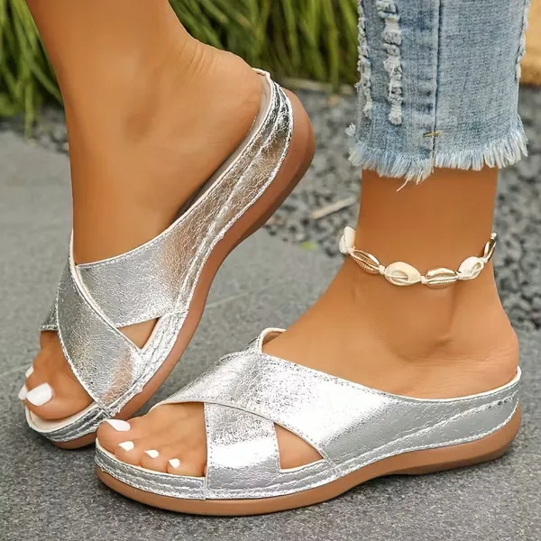 NWT ~ Women's Metallic Silver Slides Summer Sandals Beach Shoes ~ 8 1/2 - Image 2