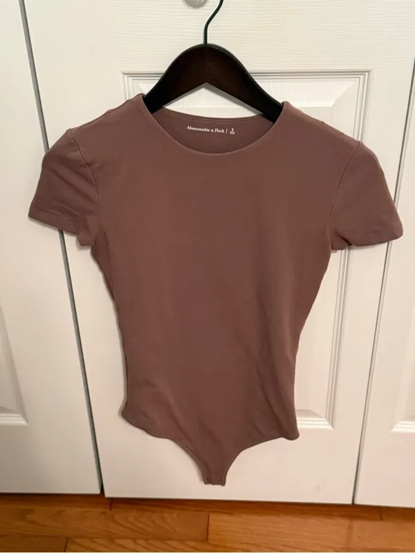 Abercrombie & Fitch T-shirt Bodysuit in Tan - Image 2